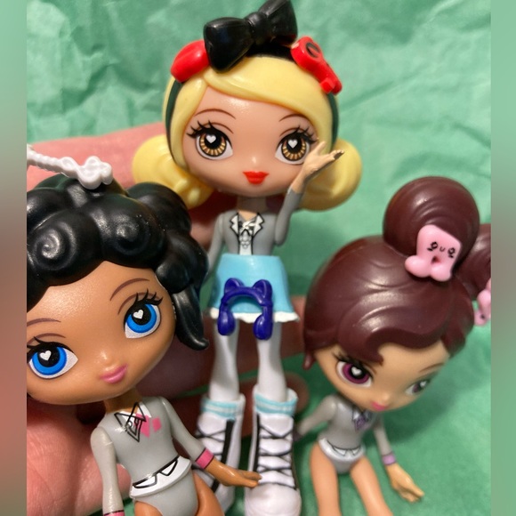 B1G2 - Kuu Kuu Harajuku Mini Fashion Dolls - Set of 3 - Buy 1, Get 2 FREE - Picture 3 of 13